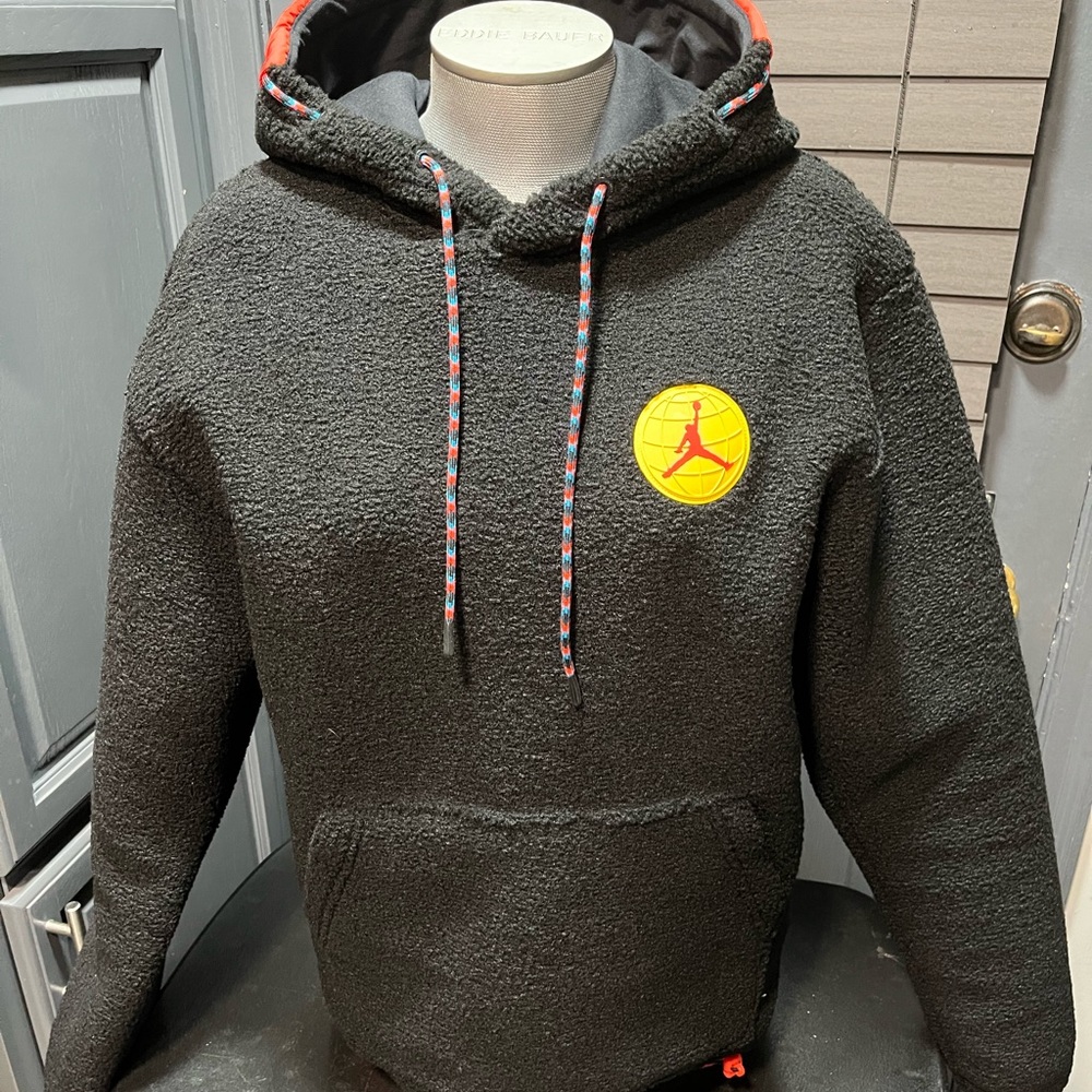 $50
New! Mens Jordan black fleece hoodie. Size S Retail $90 Brand new with tags